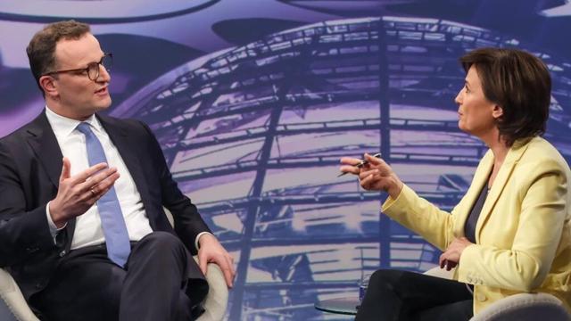 „Maischberger“: Jens Spahn spottet – „„Dafür mag es hier im Studio der ARD Applaus geben …“