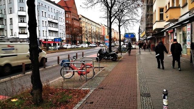 Fußgänger bekommen mehr Platz – nach drei Jahren