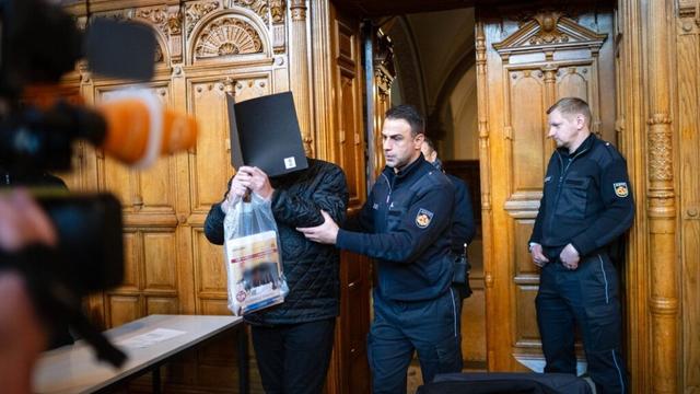 Mann auf Bremer Friedhof mit Pfeil angeschossen: Ehepaar verurteilt | NDR.de - Nachrichten - Niedersachsen